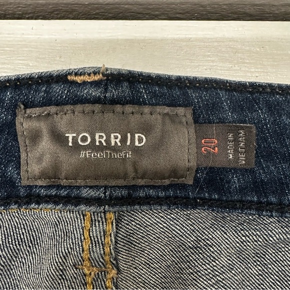 Torrid Button Fly Dark Blue Jean Shorts Distressed Hem size 20 plus size - Picture 3 of 10